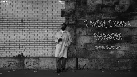 Videostill: Stevie Valentine – I Think I Need a Therapist